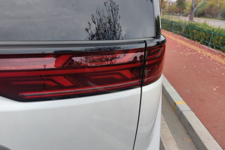 腾势D9 2022款 DM-i 1040 尊贵型车身外观6005