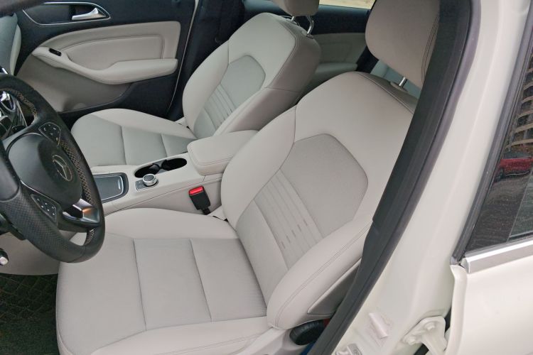 奔驰B级 2015款 B 200 动感型局部细节19