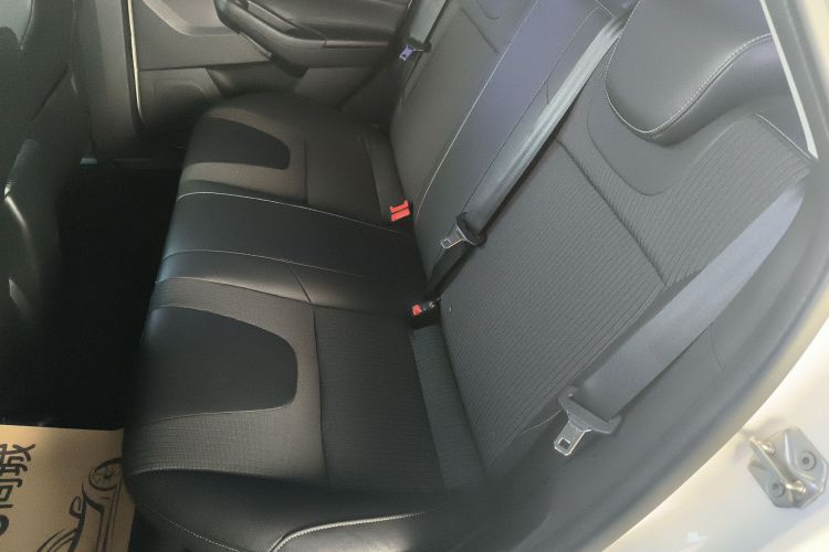 福特 福克斯 2012款 三厢 1.6L 自动风尚型局部细节22