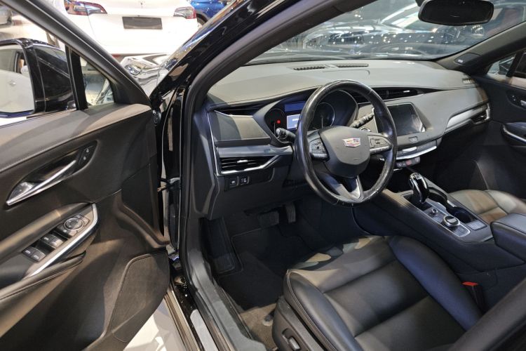 凯迪拉克XT4 2021款 28T 两驱领先型中控内饰7002