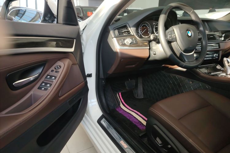 宝马5系 2014款 525Li 豪华设计套装中控内饰7001