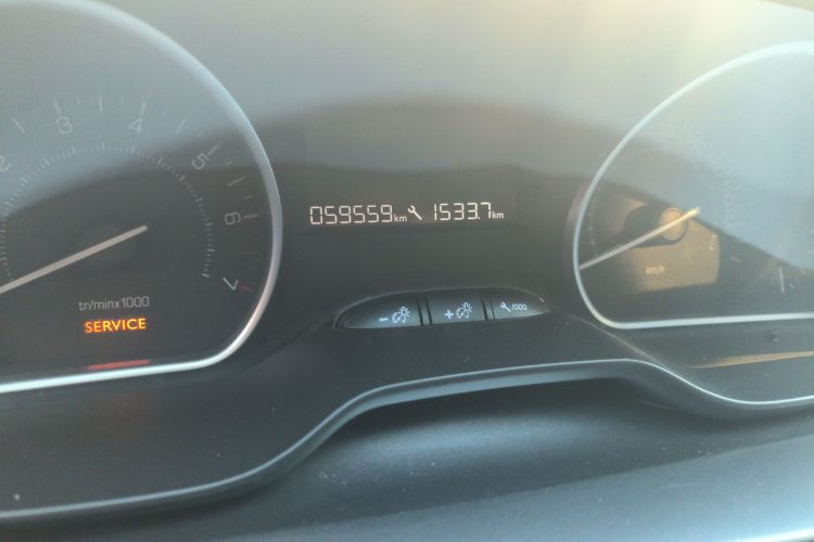 标致2008 2014款 1.6L 自动时尚版中控内饰15