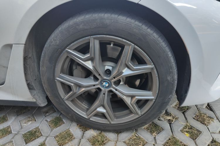 宝马i3 2022款 eDrive 35 L车身外观6002