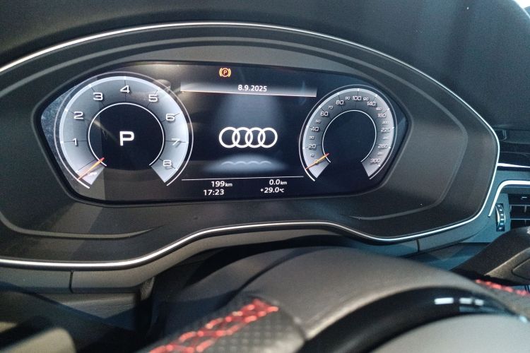 奥迪A4L 2025款 200万辆悦享版 40 TFSI 豪华动感型中控内饰15