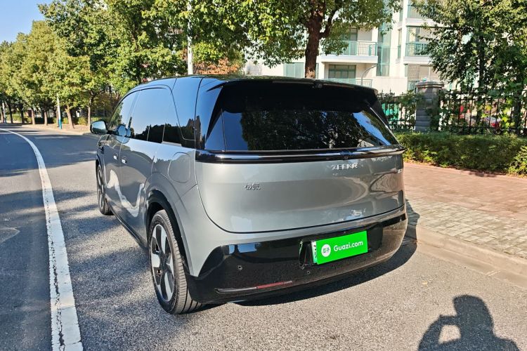 极氪MIX 2025款 智驾版车身外观6006