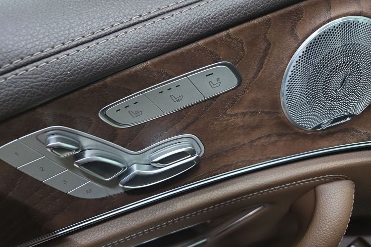 奔驰E级 2021款 E 300 L 尊贵型局部细节9001