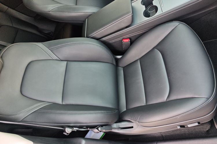 特斯拉 Model Y 2022款 改款 后轮驱动版局部细节41