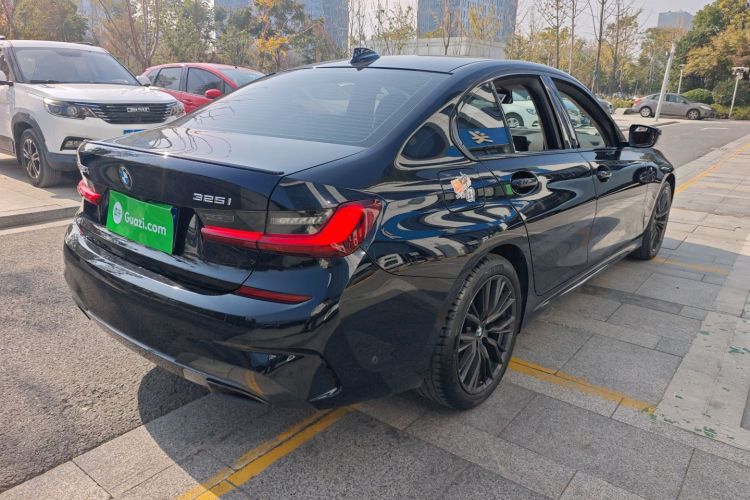 宝马3系 2022款 改款 325i M运动曜夜套装车身外观6003