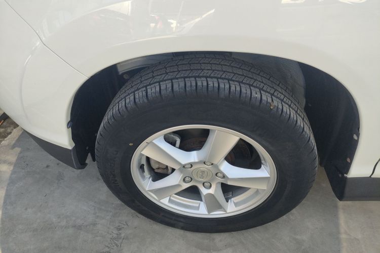 比亚迪S6 2014款 2.0L 手动豪华型 5座车身外观6013