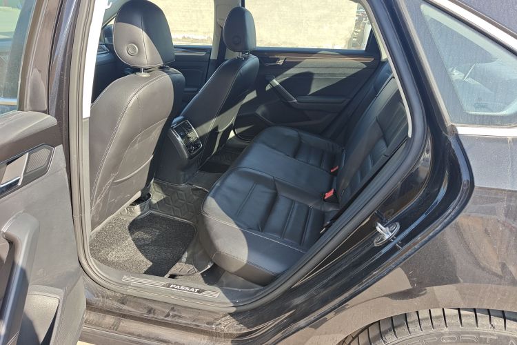 大众 帕萨特 2016款 330TSI DSG御尊版中控内饰7001