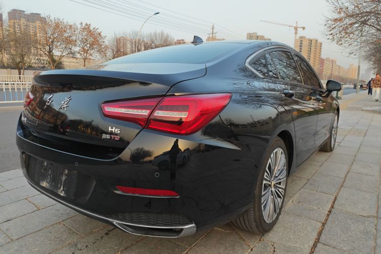 红旗H5 2022款 经典款 改款 1.8T 自动智联旗韵版车身外观6003