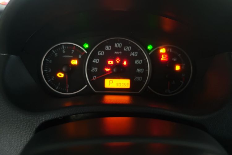 铃木 雨燕 2016款 1.5L 自动时尚型酷玩版中控内饰15