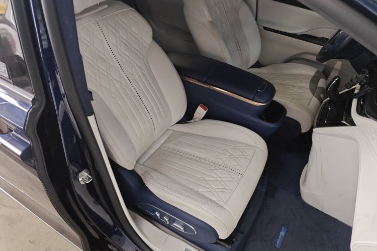 别克GL8 2020款 Avenir艾维亚 四座尊礼版局部细节41