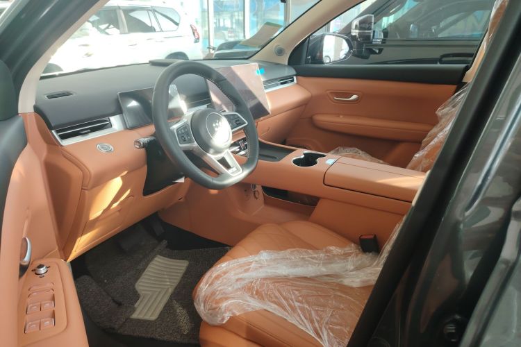 蓝电E5 PLUS 2025款 120km 标准旅行定制版 7座中控内饰7002