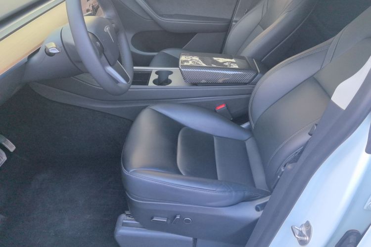 特斯拉 Model Y 2022款 改款 后轮驱动版中控内饰7004