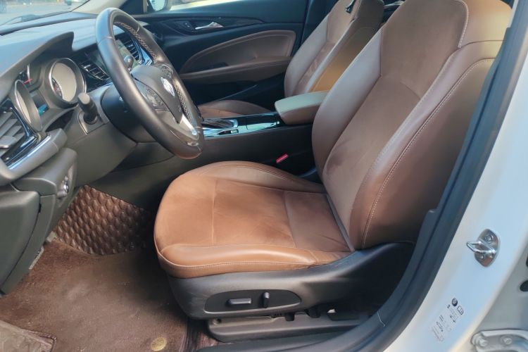 别克 君威 2019款 20T 豪华型 国VI中控内饰7004