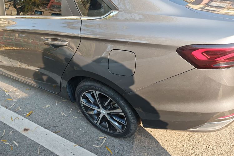 吉利汽车 帝豪 2023款 第4代冠军版 1.5L CVT尊贵型局部细节9006