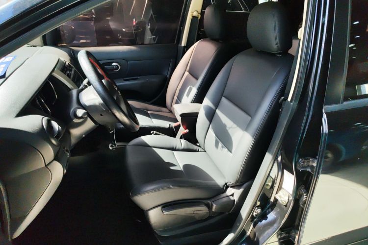 日产 骊威 2013款 1.6XE CVT舒适版局部细节19