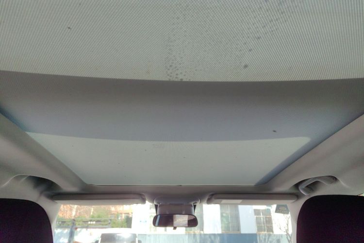 Jeep 自由侠 2017款  180T 自动劲能版中控内饰7007