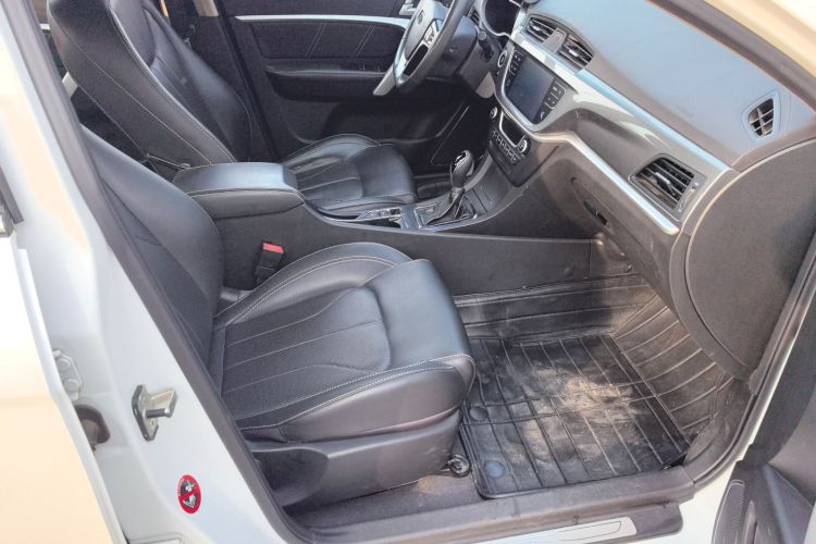 吉利汽车 帝豪 2017款 三厢百万款 1.5L CVT向上版局部细节9005