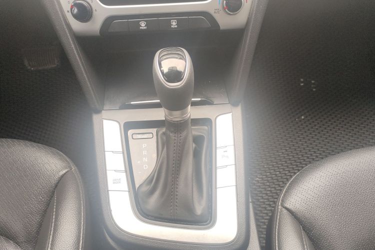 现代 领动 2016款 1.6L 自动智炫·豪华型局部细节18