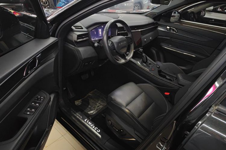 领克01 2023款 2.0TD 四驱暗夜版中控内饰7002