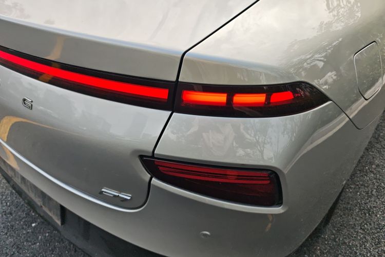 小鹏P7 2022款 670N+车身外观6006