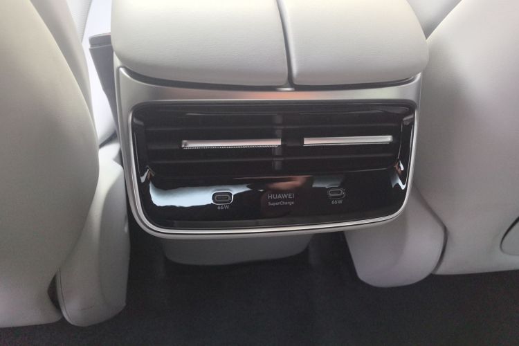 鸿蒙智行 智界S7 2025款 855km Max中控内饰7003