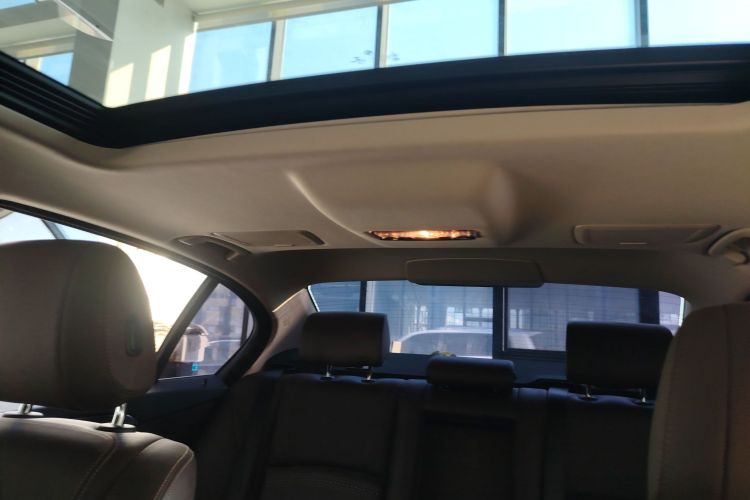 宝马5系 2014款 525Li 豪华设计套装中控内饰7006