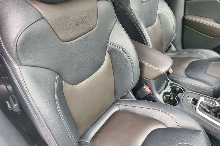 Jeep 自由光 2017款 2.0L 优越版局部细节41