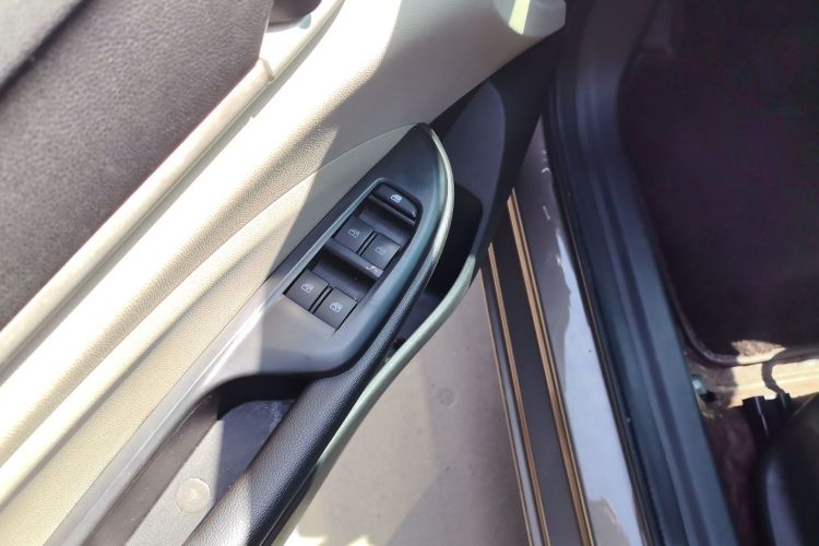 别克 英朗 2016款 15N 自动精英型车身外观6002