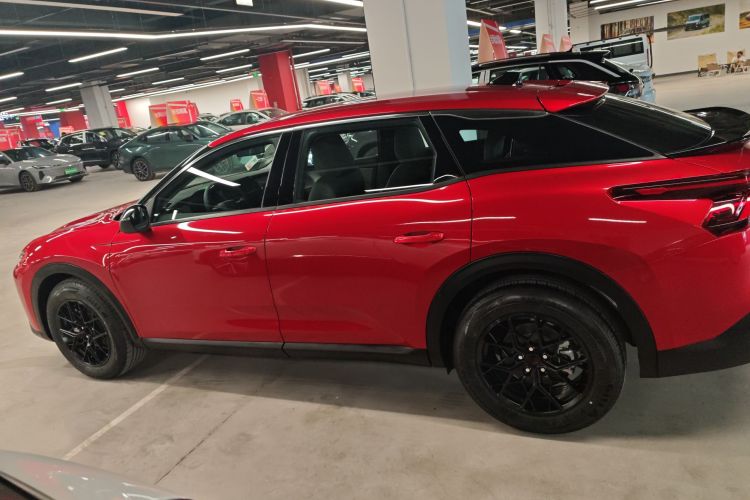 雪铁龙 凡尔赛C5 X 2025款 1.6T 海外版车身外观6005