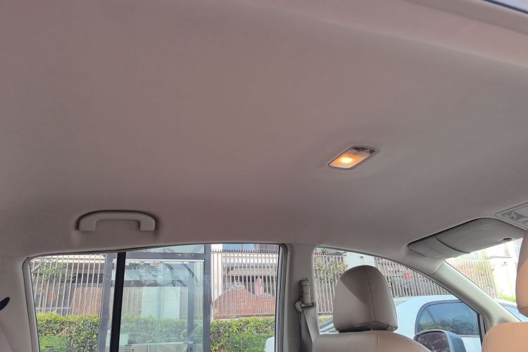 日产 骐达TIIDA 2011款 1.6L CVT舒适型局部细节9004