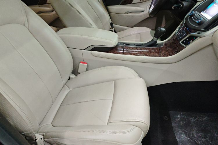 别克 君越 2013款 2.4L SIDI领先舒适型局部细节41