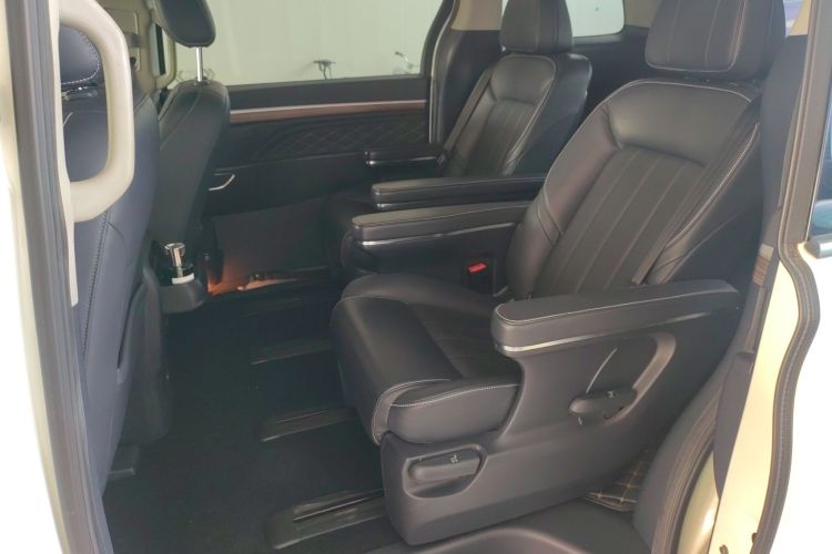 广汽传祺 传祺M8 2020款 390T 尊享版中控内饰7001