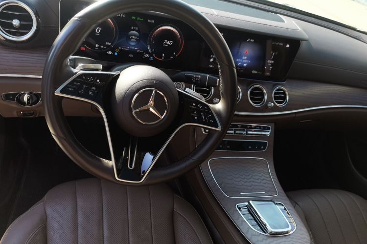 奔驰E级 2023款 E 300 L 尊贵型局部细节13