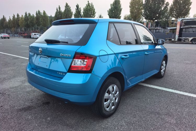 斯柯达 晶锐 2015款 1.4L 手动前行版车身外观6004