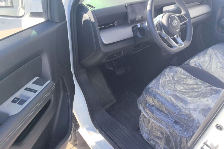 瑞驰汽车 瑞驰C5 2025款 纯电 单排 先锋版 栏板中控内饰7002