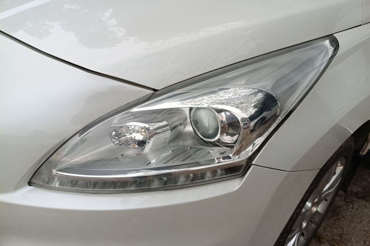 标致3008 2013款 1.6THP 自动至尚版局部细节36