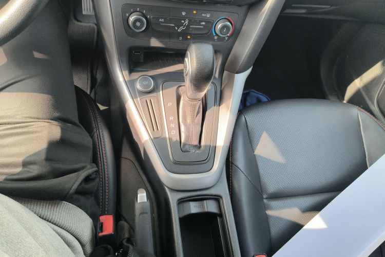 福特 福克斯 2018款 两厢经典 1.6L 自动舒适型智行版局部细节18