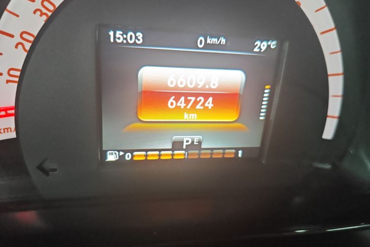 smart forfour 2016款 1.0L 52千瓦激情版中控内饰15