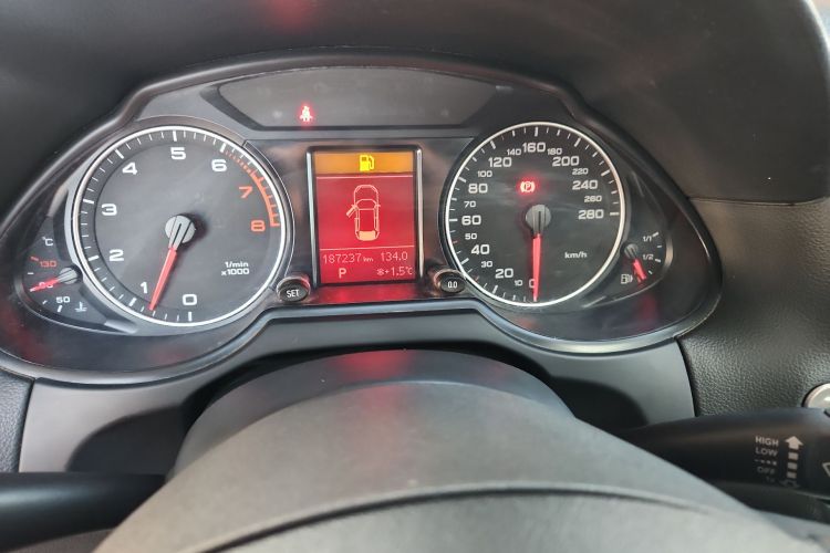 奥迪Q5 2011款 2.0TFSI 技术型中控内饰15