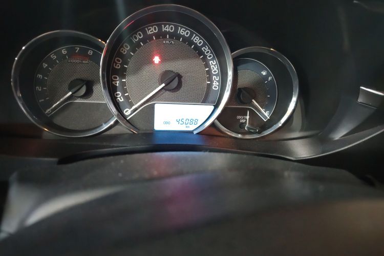 丰田 雷凌 2014款 1.6G CVT精英版中控内饰15