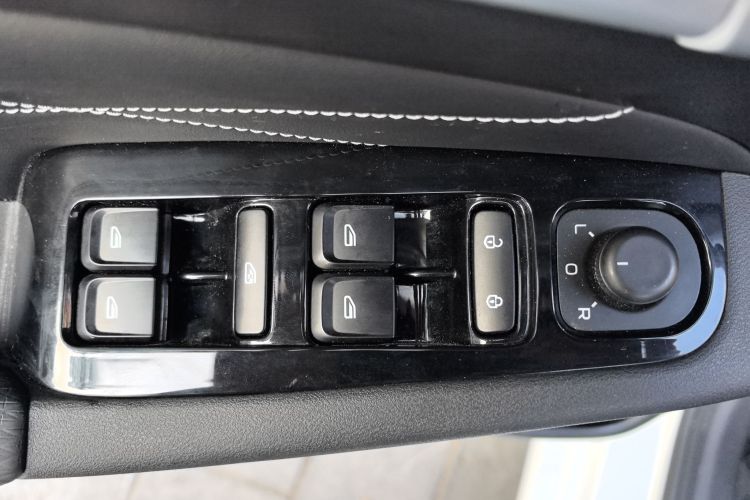 吉利汽车 帝豪 2023款 第4代冠军版 1.5L CVT尊贵型局部细节9001