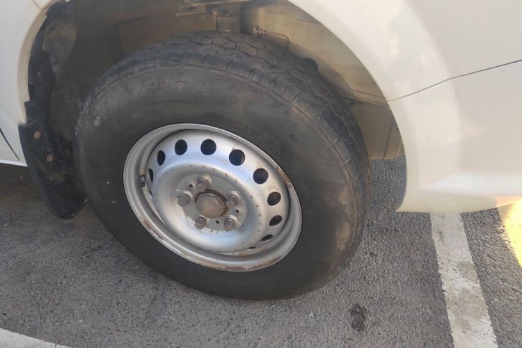 东风御风 御风 2021款 2.0T动力王前驱物流车长轴中顶6-9座国VI ZD20车身外观6003