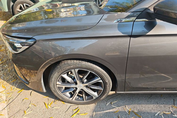 吉利汽车 帝豪 2023款 第4代冠军版 1.5L CVT尊贵型局部细节9003