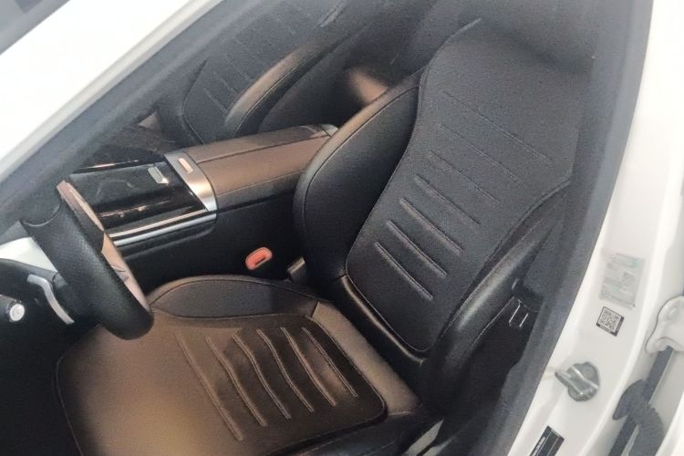 奔驰C级 2022款 C 200 L 运动版局部细节19