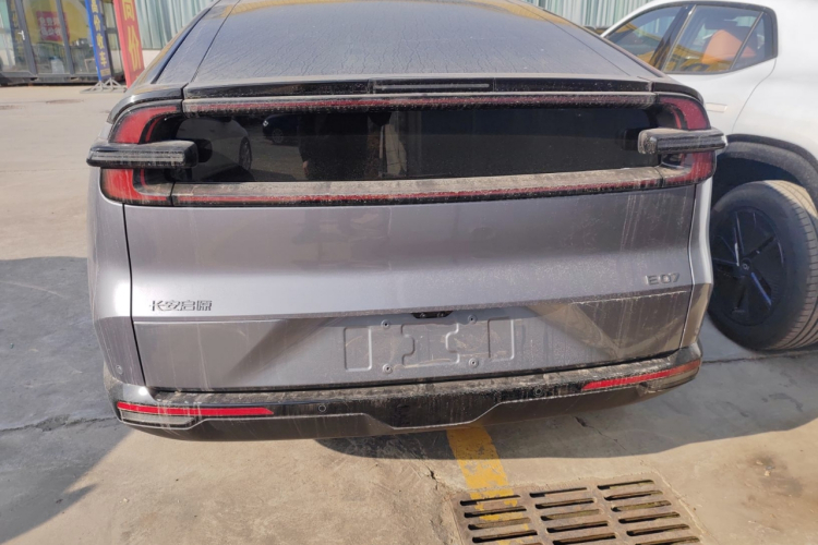 长安启源E07 2025款 增程 两驱 39kWh Max智驾版车身外观6004