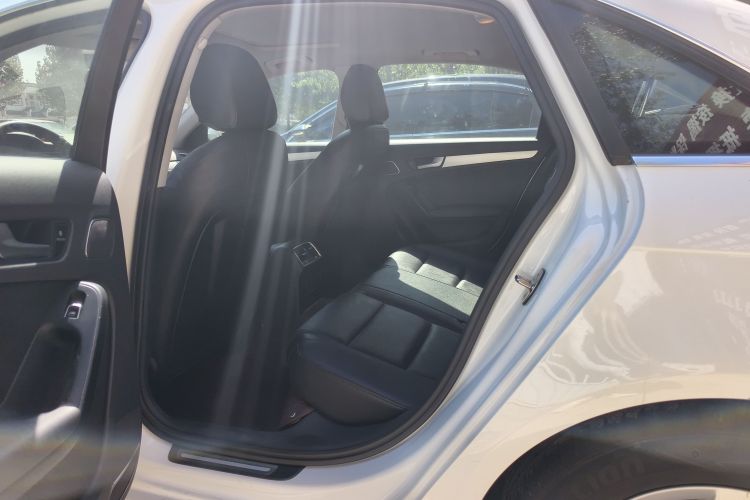 奥迪A4L 2015款 35 TFSI 自动标准型中控内饰7002