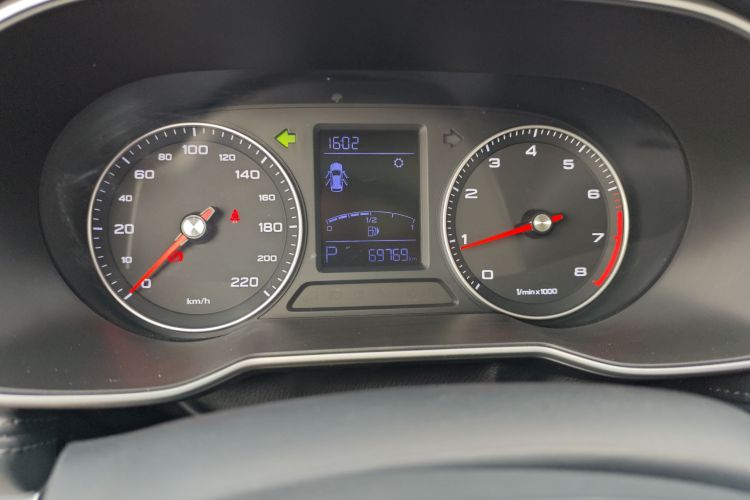 荣威RX3 2018款 1.6L CVT旗舰版中控内饰15